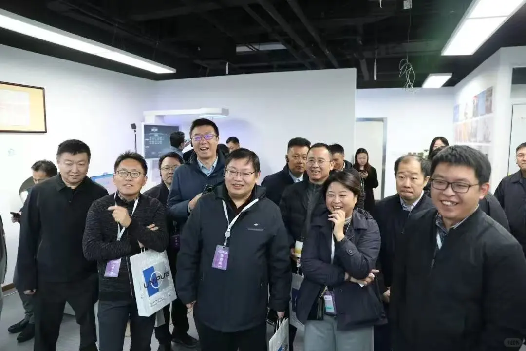 沪上党政干部莅临朗心，共探社会心态新路径