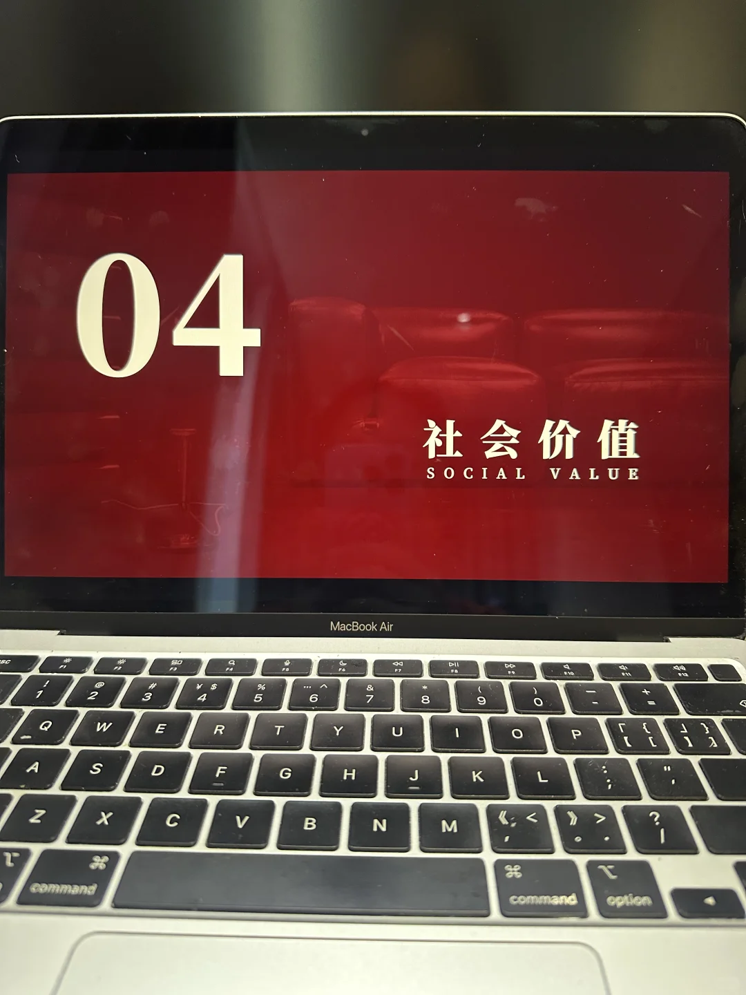 让我用这份ppt带你了解Gucci的100年