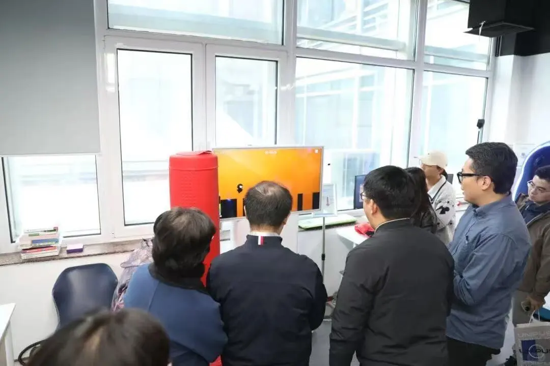 沪上党政干部莅临朗心，共探社会心态新路径