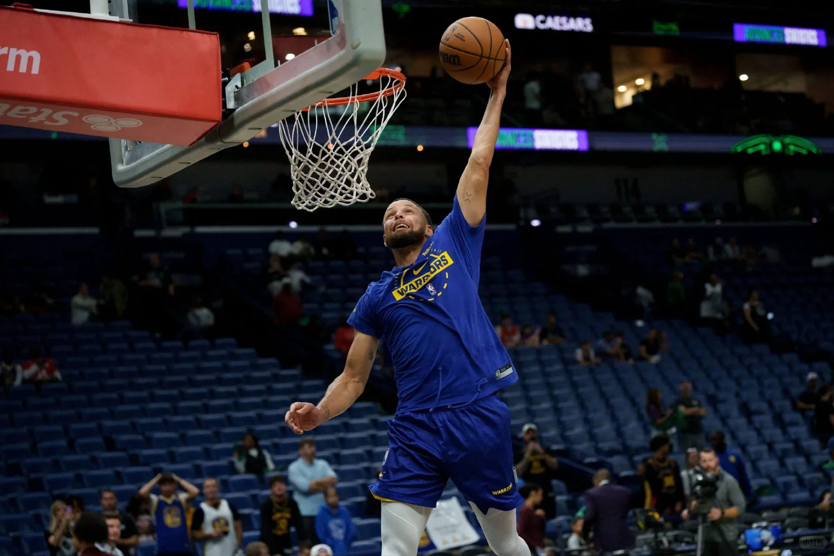 上半场结束，库里第二节独得18分