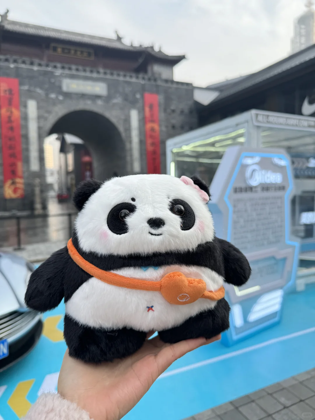 我没看错吧，美的也出超跑了？？