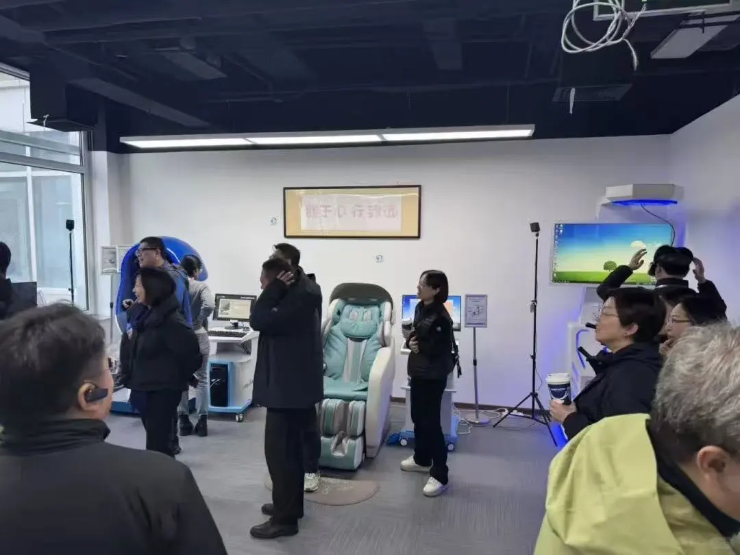 沪上党政干部莅临朗心，共探社会心态新路径