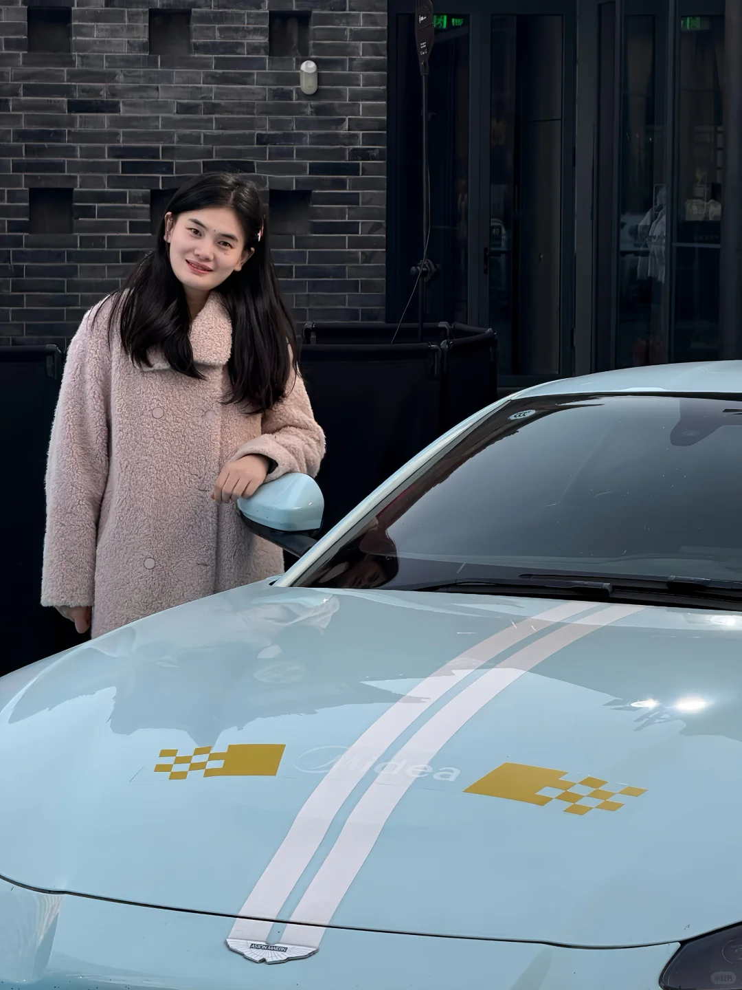 我没看错吧，美的也出超跑了？？