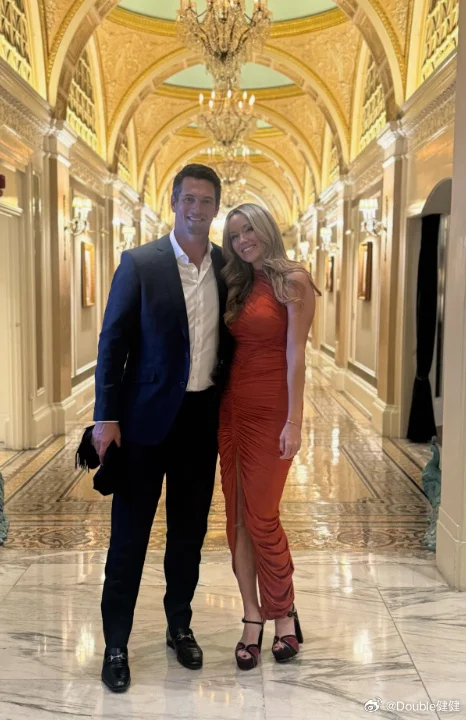 柯林斯又恋爱了：我正在和某人交往！