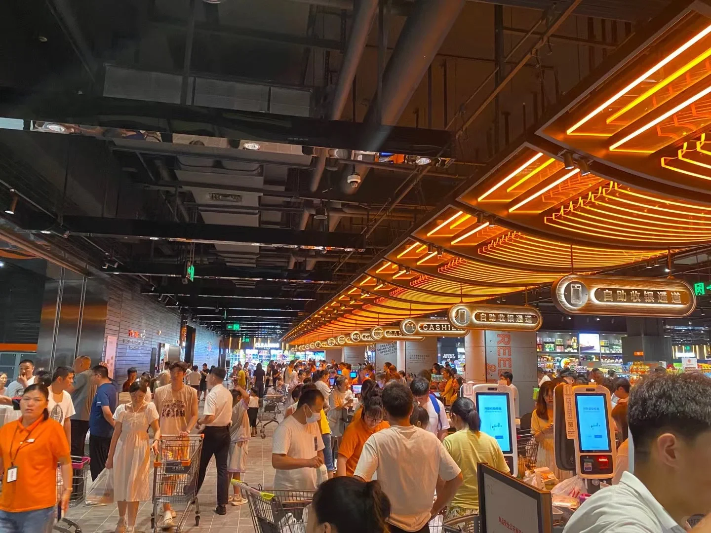 胖东来：新零售典范与城市经济发展的新引擎