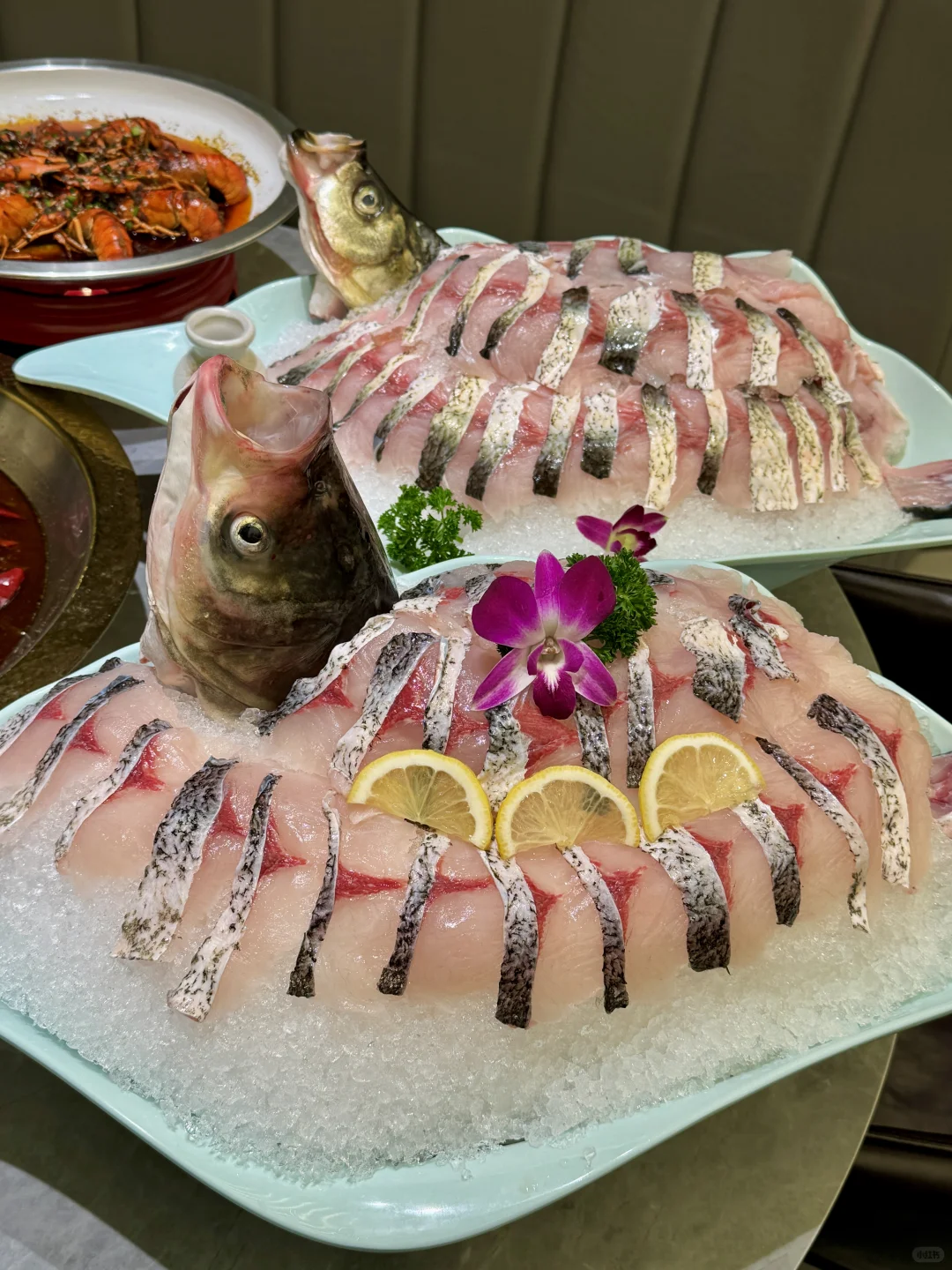 重庆北滨路有一种经济上行的美。。。