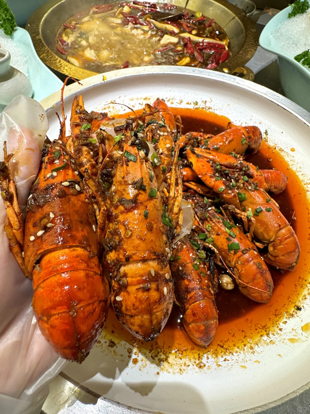 重庆北滨路有一种经济上行的美。。。