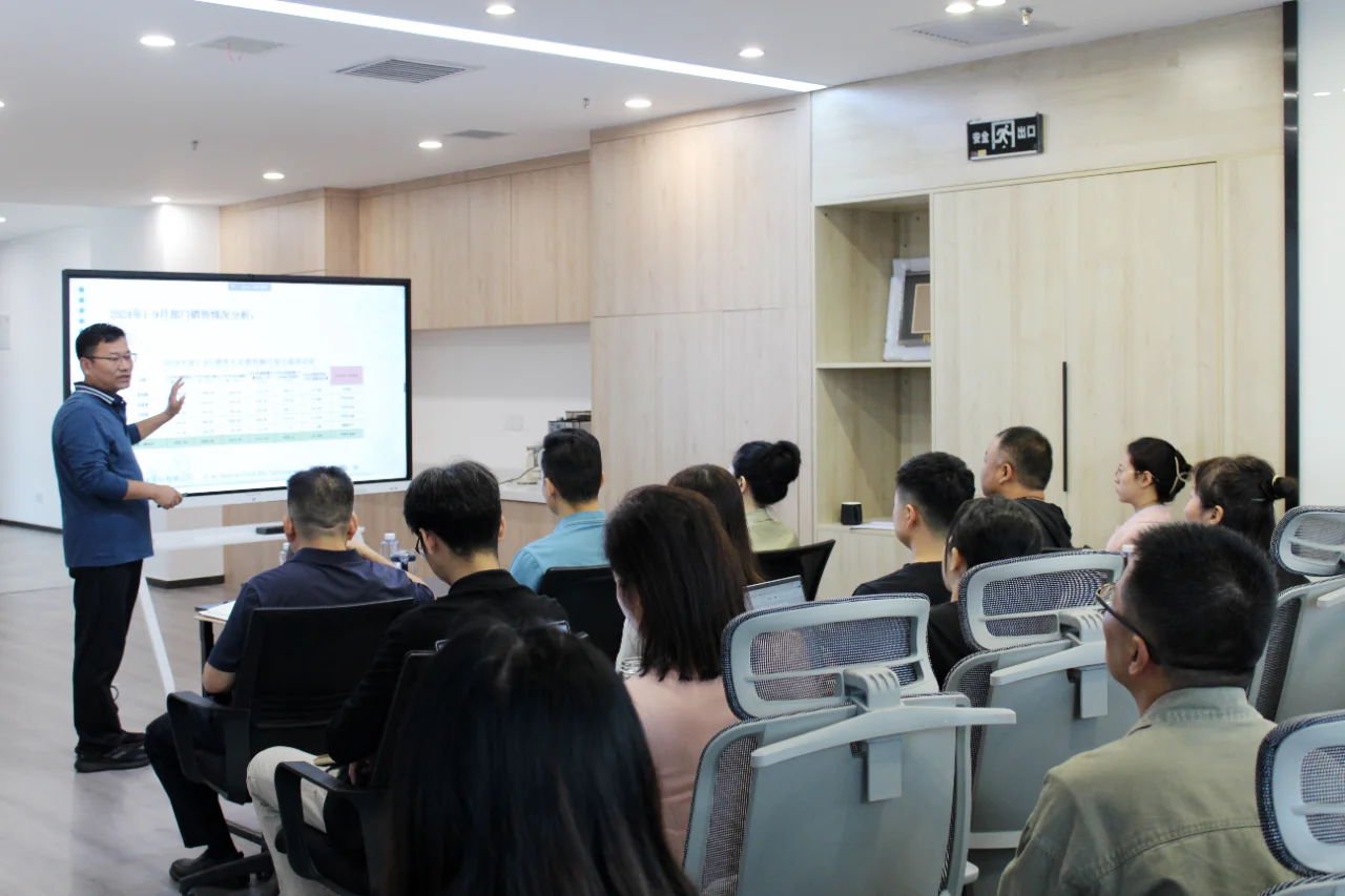 三季度总结大会 | 成长与收获的盛宴✨?