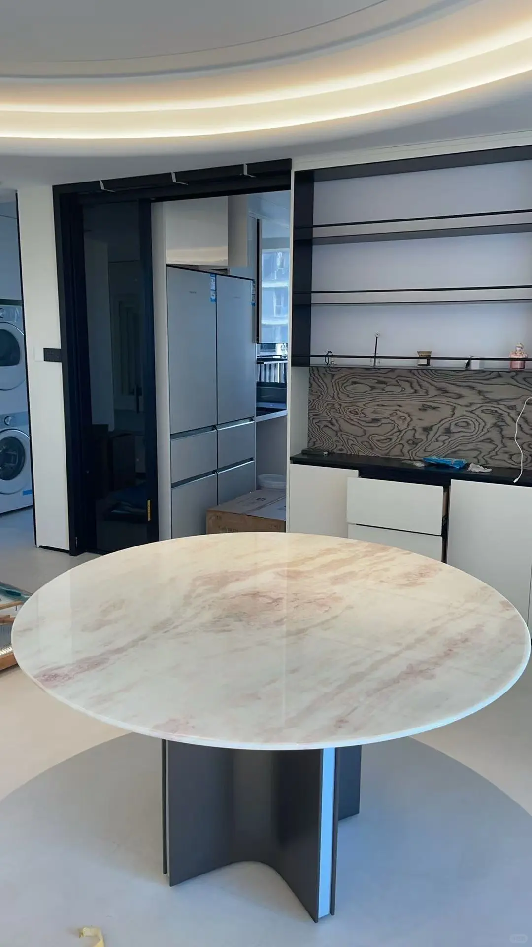 网购的芬迪粉奢石餐桌到了！安全下车！