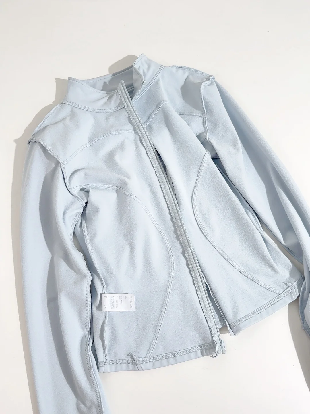 有在认真找运动风套装！?33