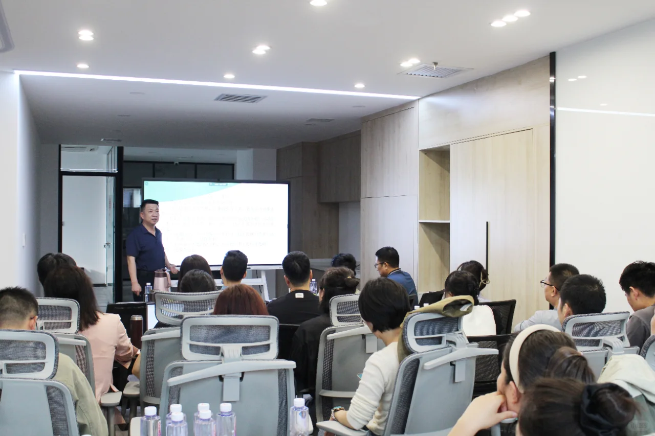 三季度总结大会 | 成长与收获的盛宴✨?