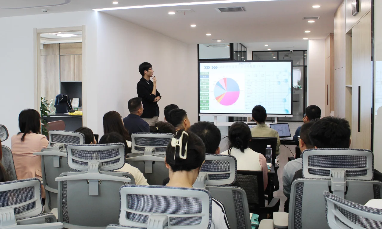 三季度总结大会 | 成长与收获的盛宴✨?