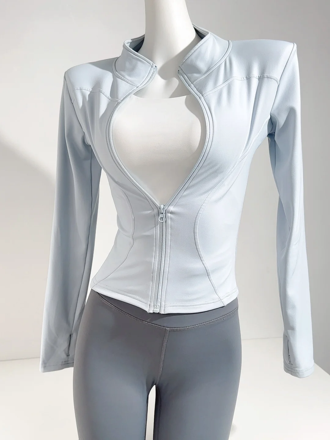 有在认真找运动风套装！?33