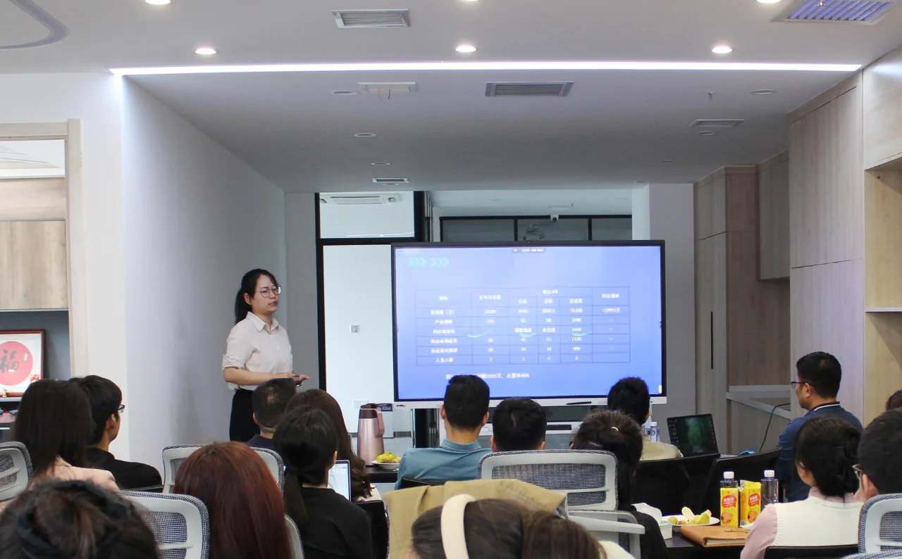 三季度总结大会 | 成长与收获的盛宴✨?