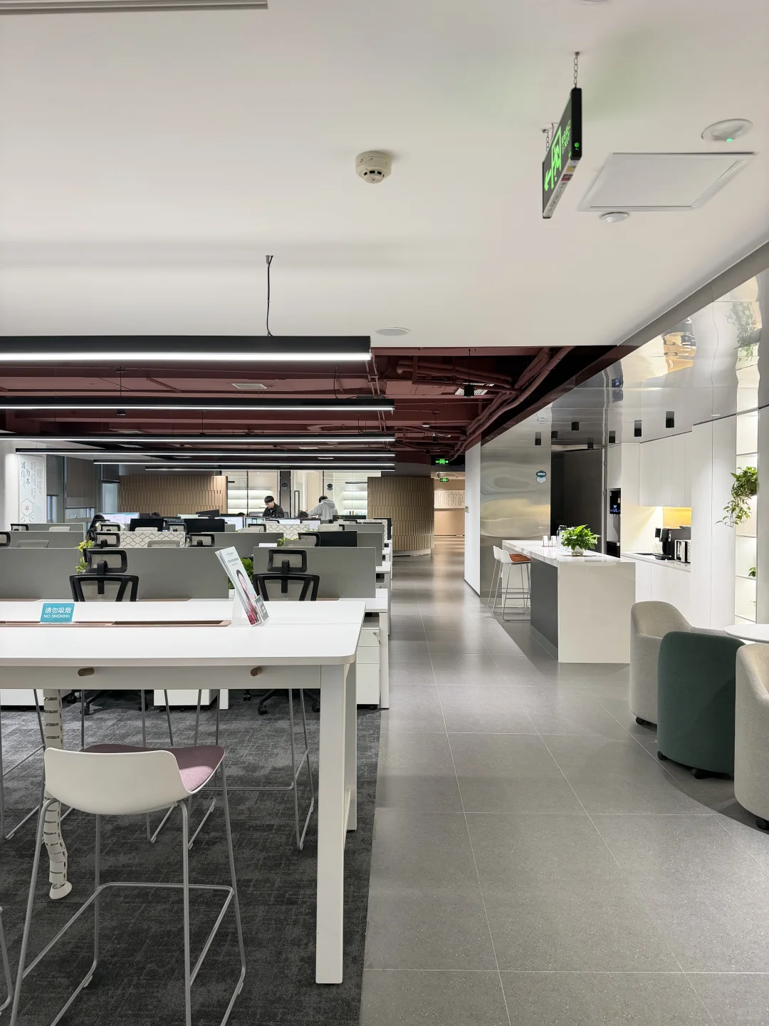 业主直租！0中介费！1000平米现房拎包入住