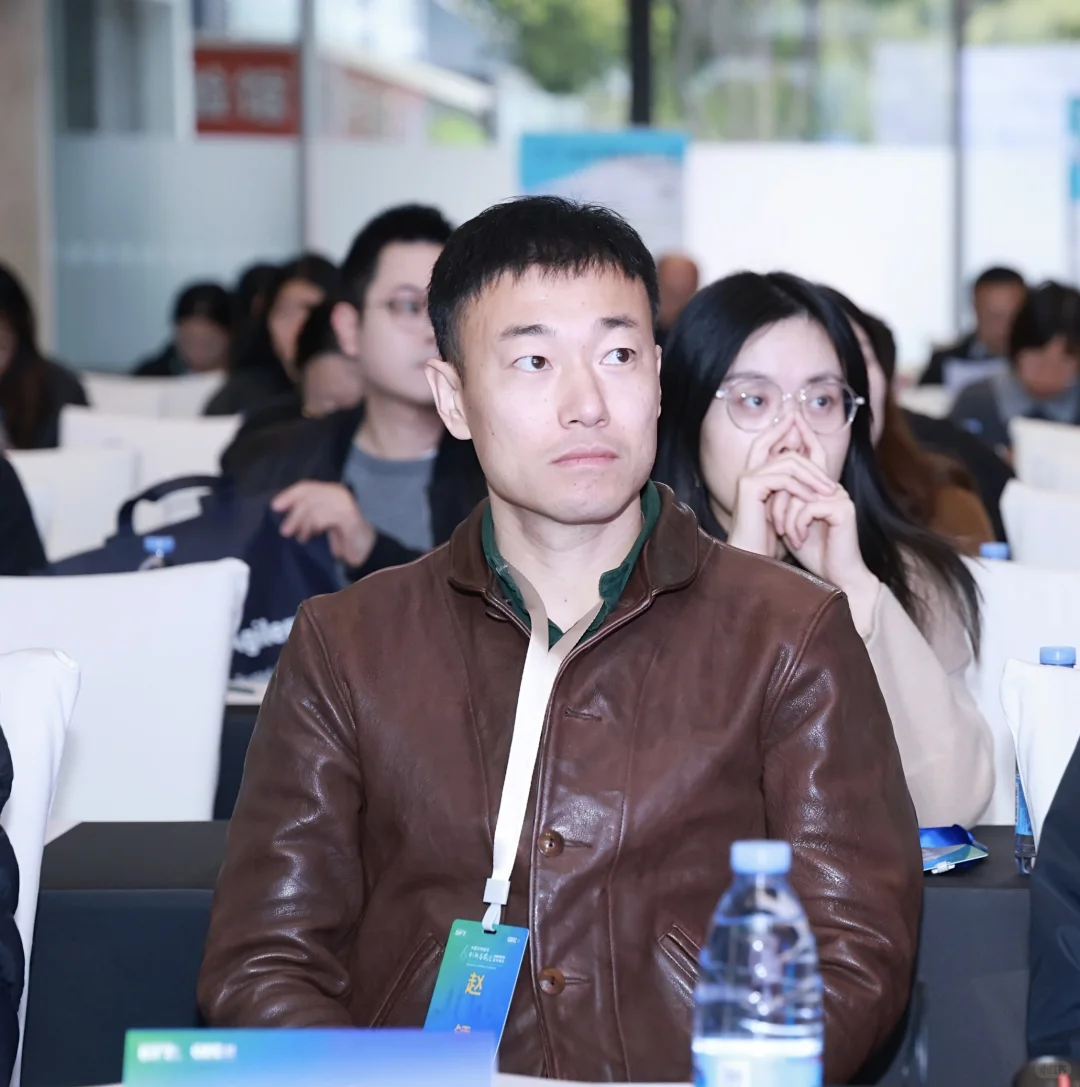 爱因斯坦皮衣的学术场景(冬季报告人ootd)