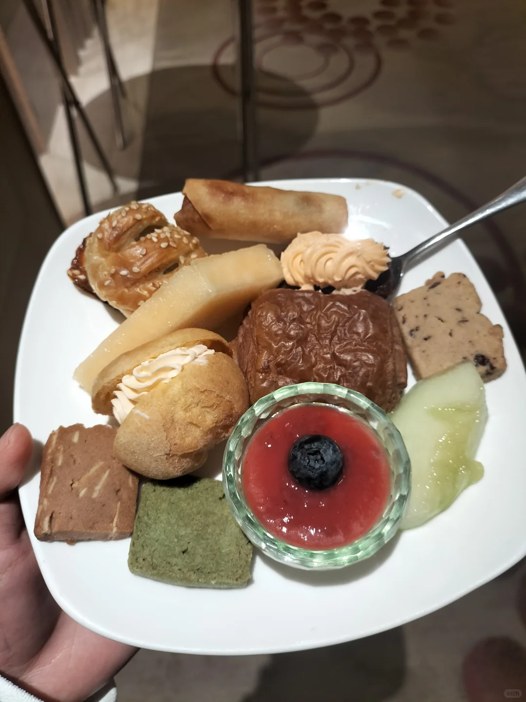 报告，这里有一只学术蝗虫