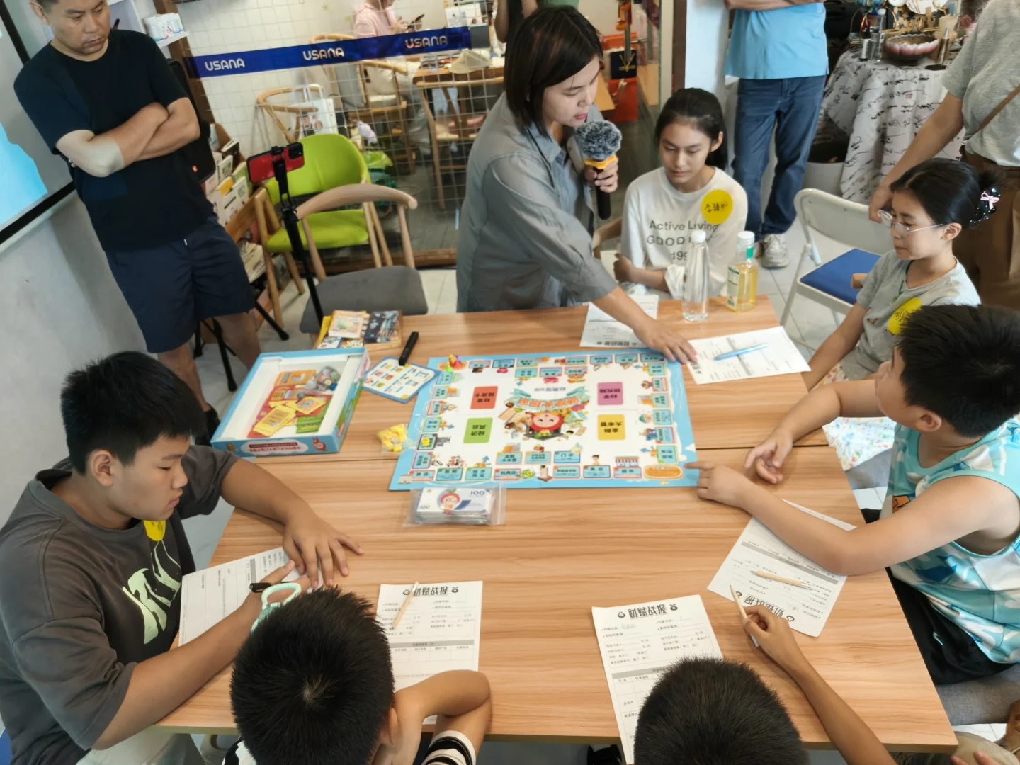 赶紧码住!孩子玩桌游学会的4个搞钱思维