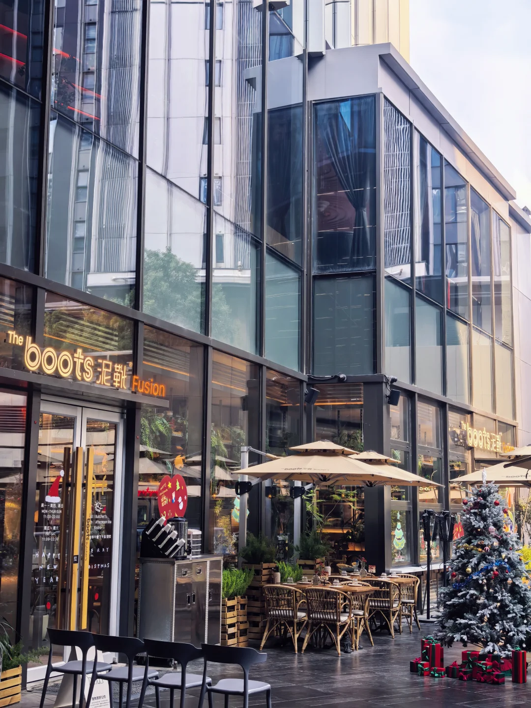 为什么商场会争相引入“漂亮饭”?