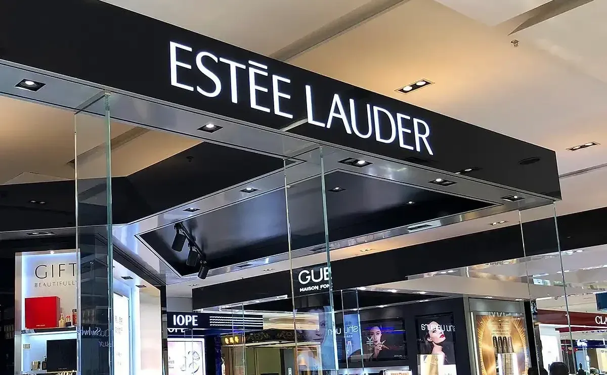 雅诗兰黛业绩爆雷，新CEO明年上任