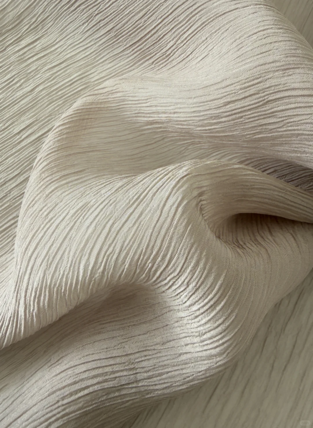 春夏新趋势|薄透铜氨丝绉感面料