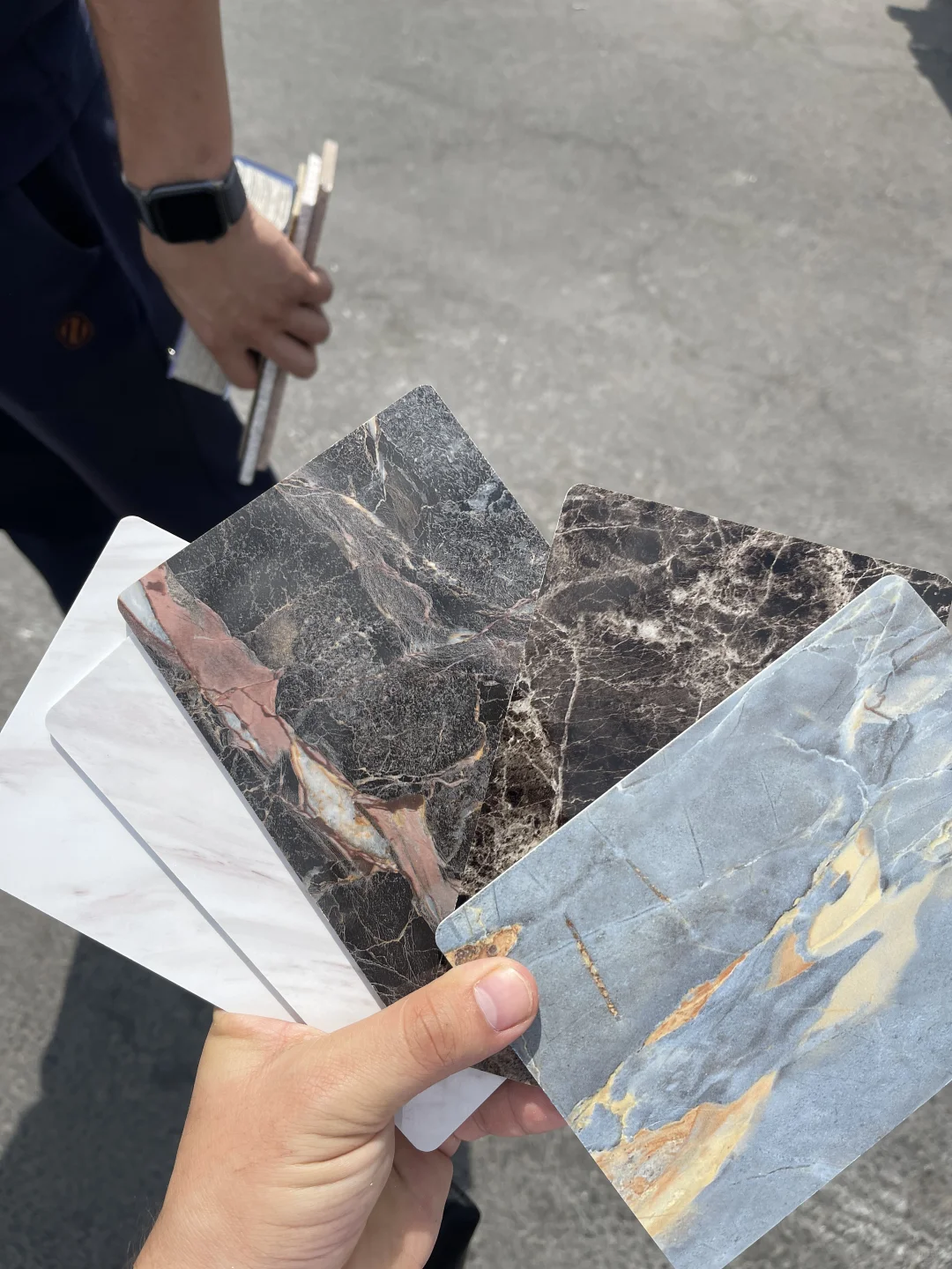 这一次来客户考察市场