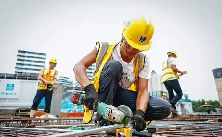中国劳动力人口平均年龄接近40岁
