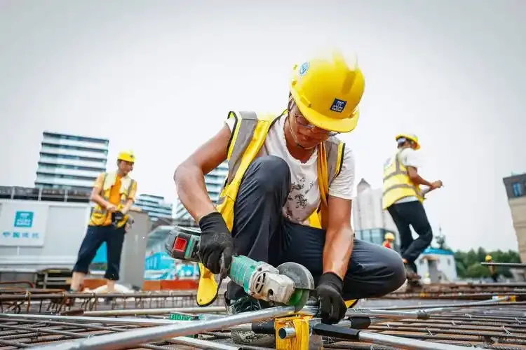 中国劳动力人口平均年龄接近40岁