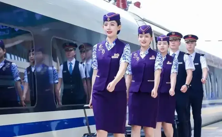 上海局杭州客运段列车乘务员