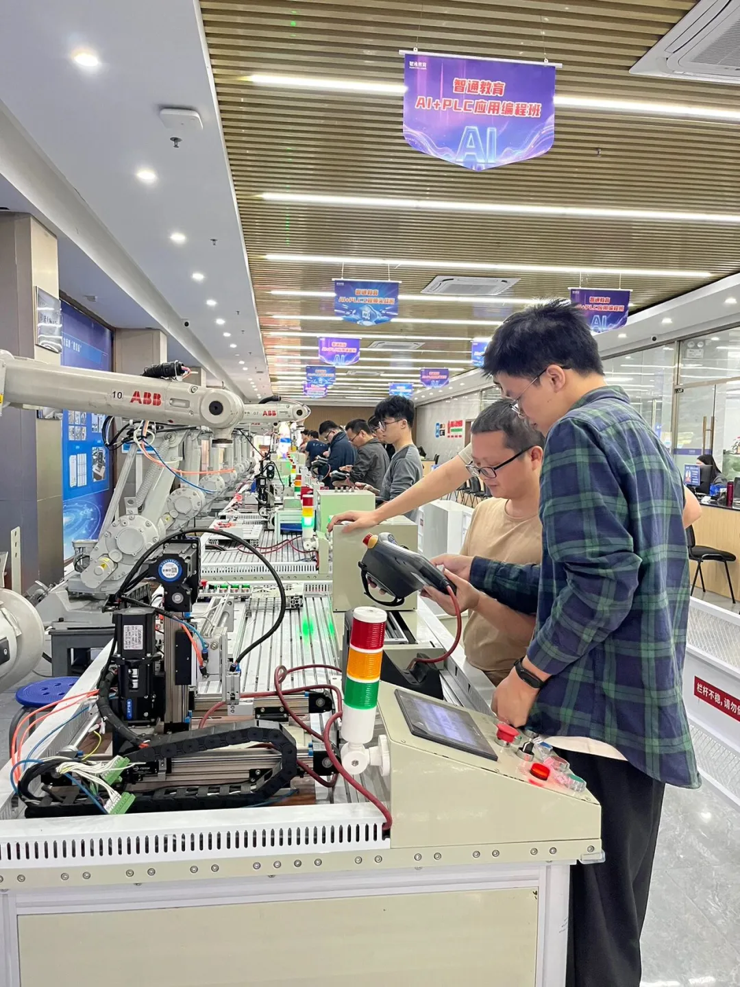 东莞智通专业工业机器人培训课程零基础学习