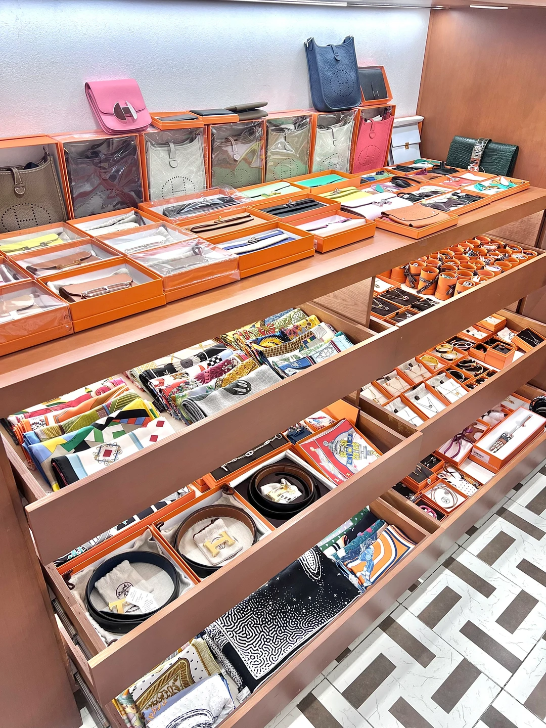 【一泽名站】| 15年二奢老店•专业高价回收 ✅