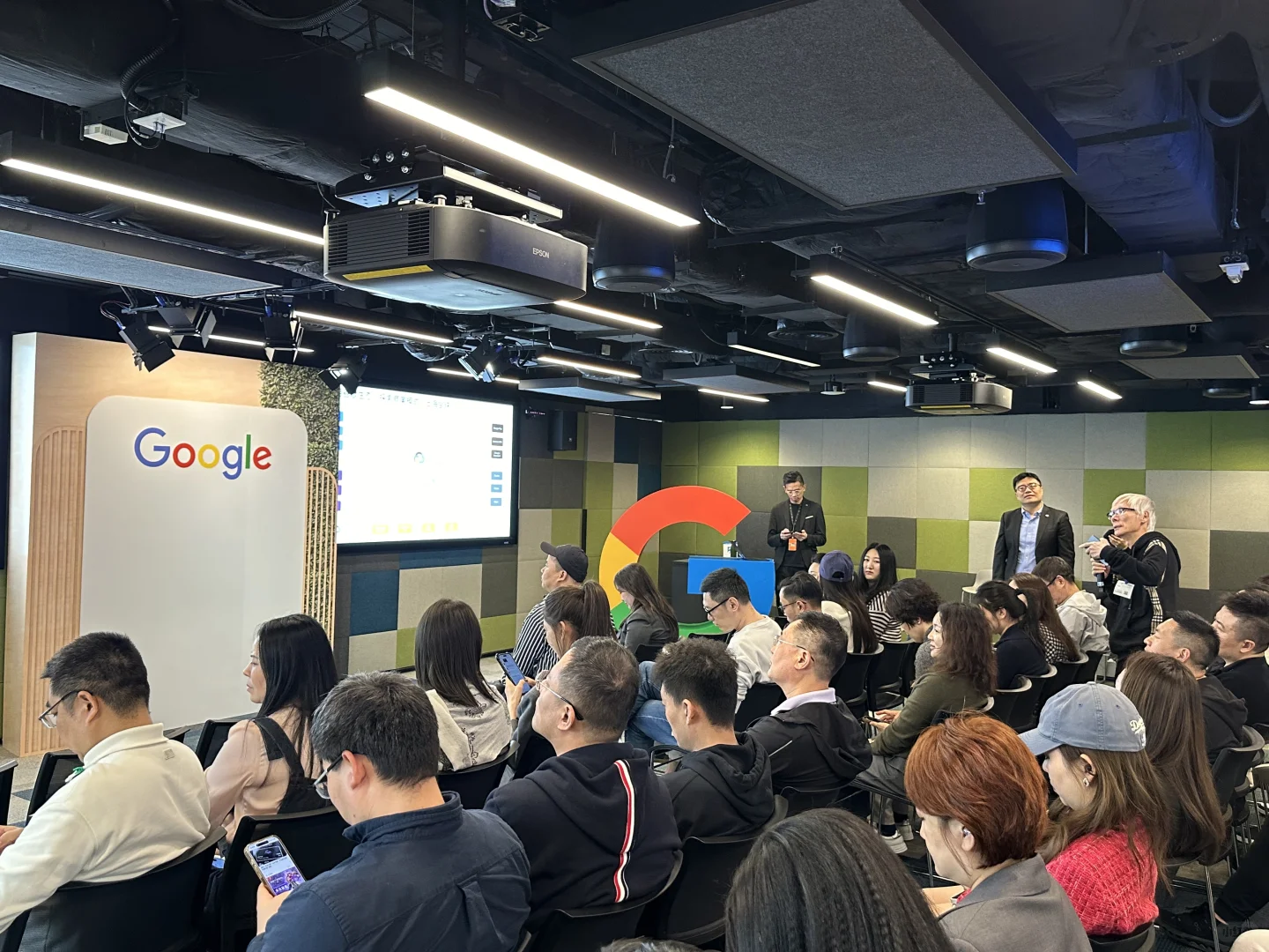 探秘谷歌AI前沿，解锁企业创新实践