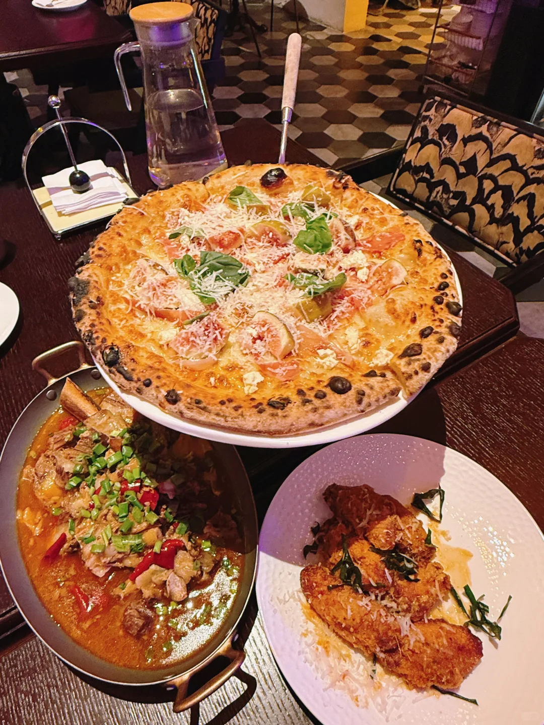 乌市年轻人请客新选择:炉师 Bistro氛围拉满