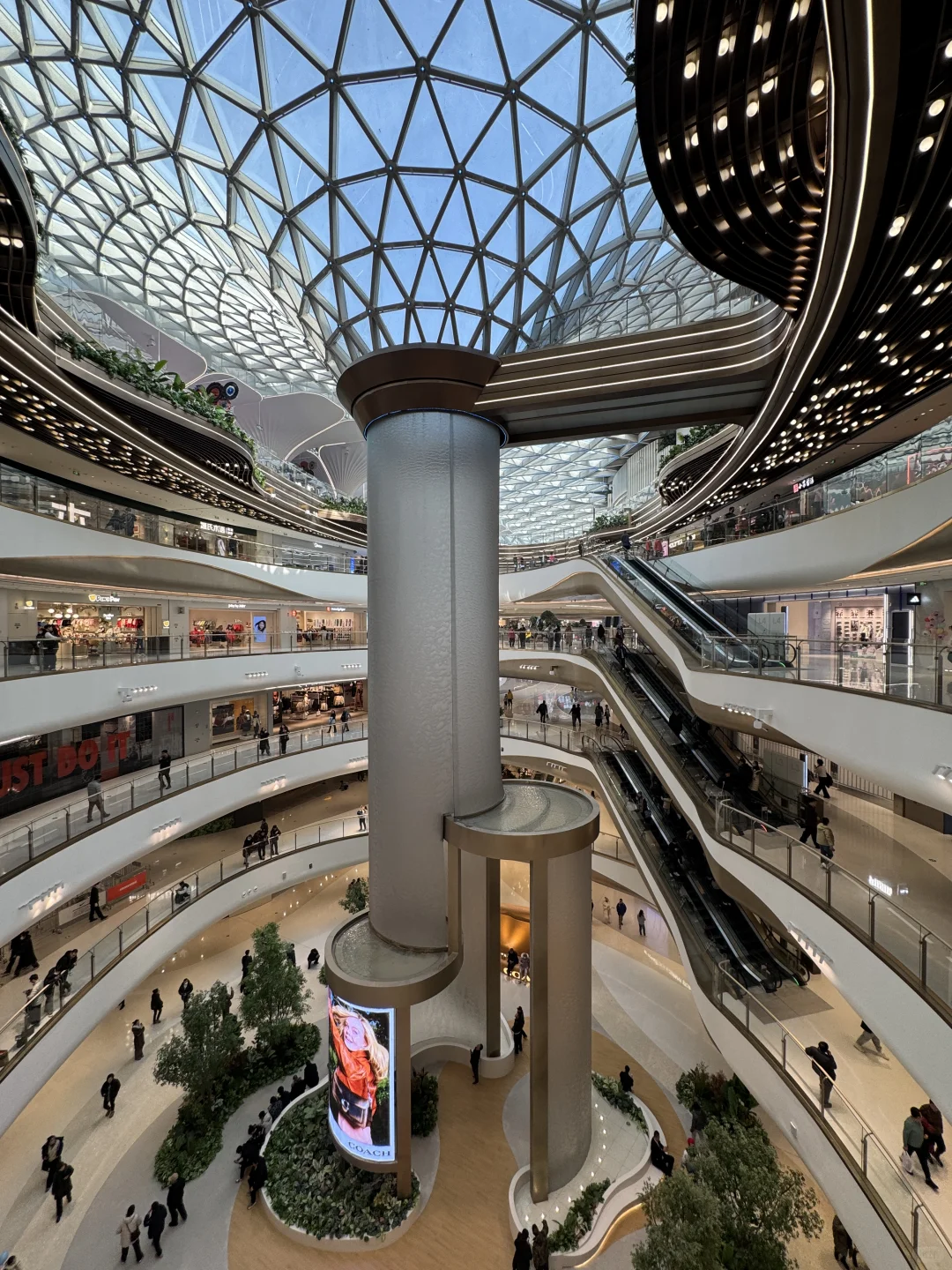 北京最大商场开了！谁说经济下行的？