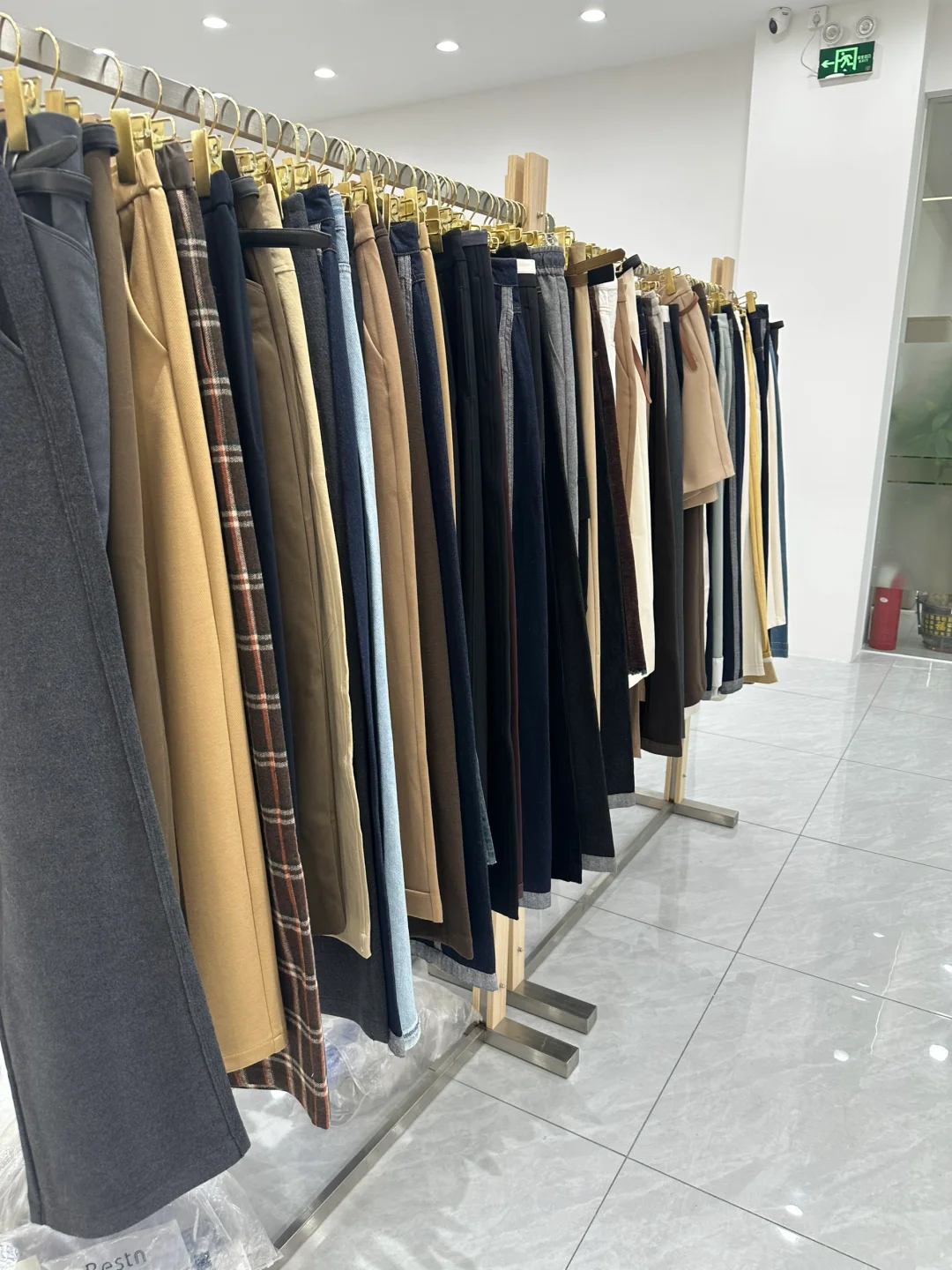 广州全品类女装货源 卫衣 休闲裤 外套 连衣