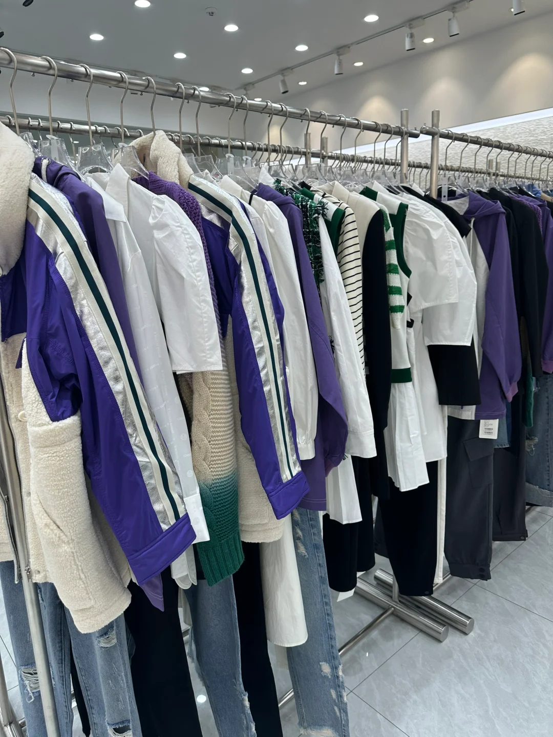 广州全品类女装货源 卫衣 休闲裤 外套 连衣