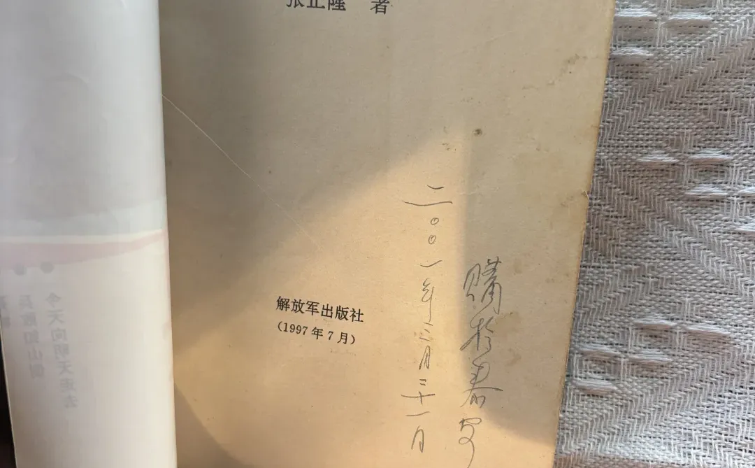 ?《雪白血红》上下册（不是同一版本）