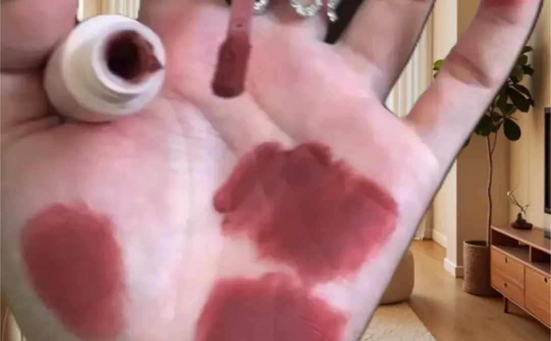 ?韩国神级染发膏！黑发红唇锁死它? ?