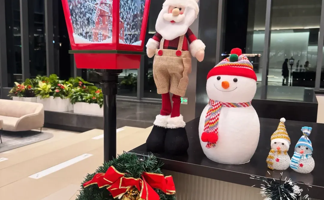 上海蔚来｜也是在公司和logo合上影了☀️