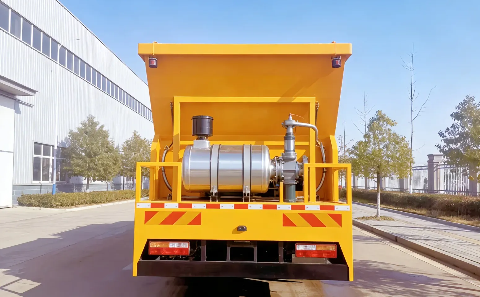 沥青同步封层车实践案例与选购要点分享