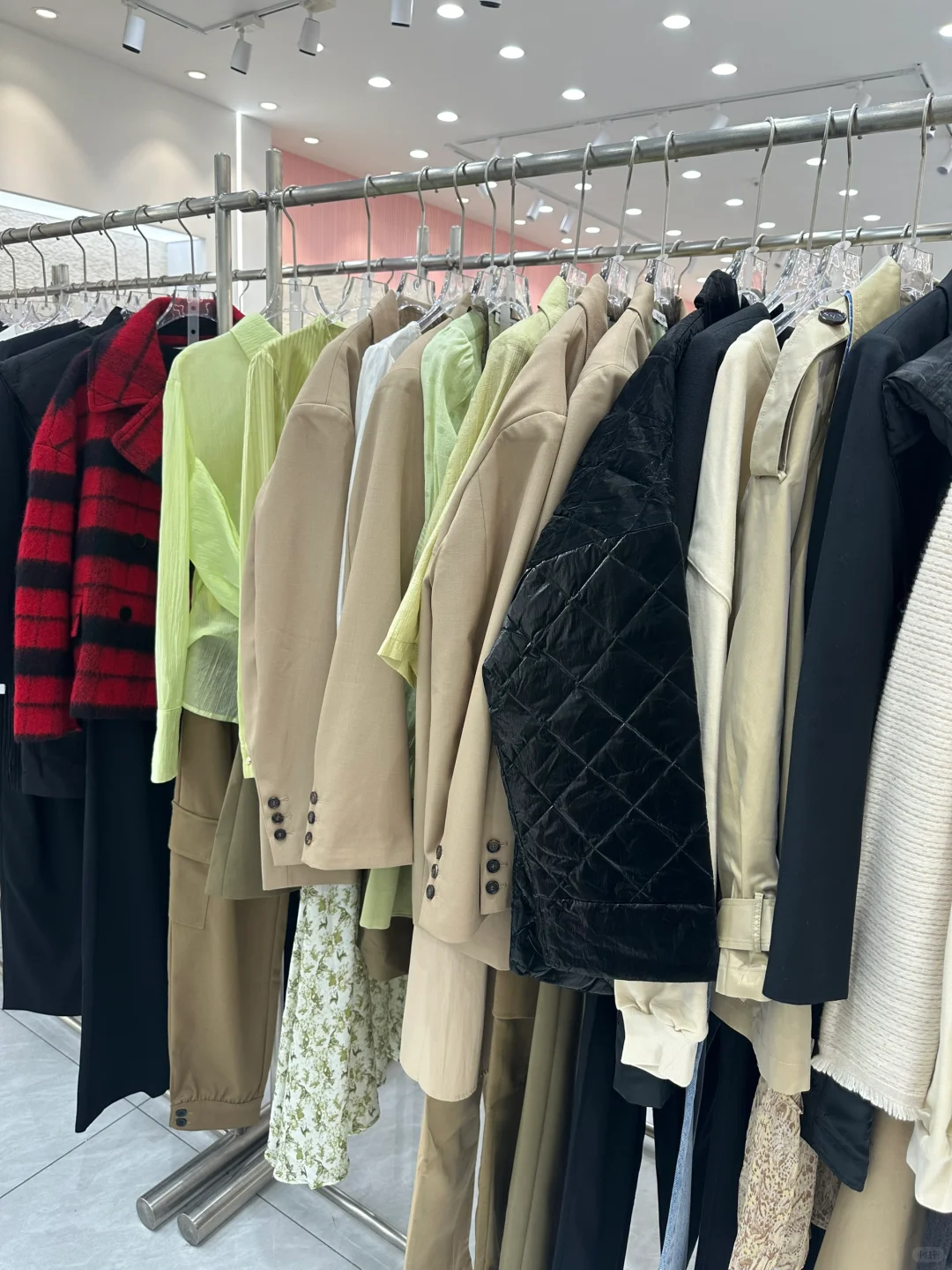 广州全品类女装货源 卫衣 休闲裤 外套 连衣