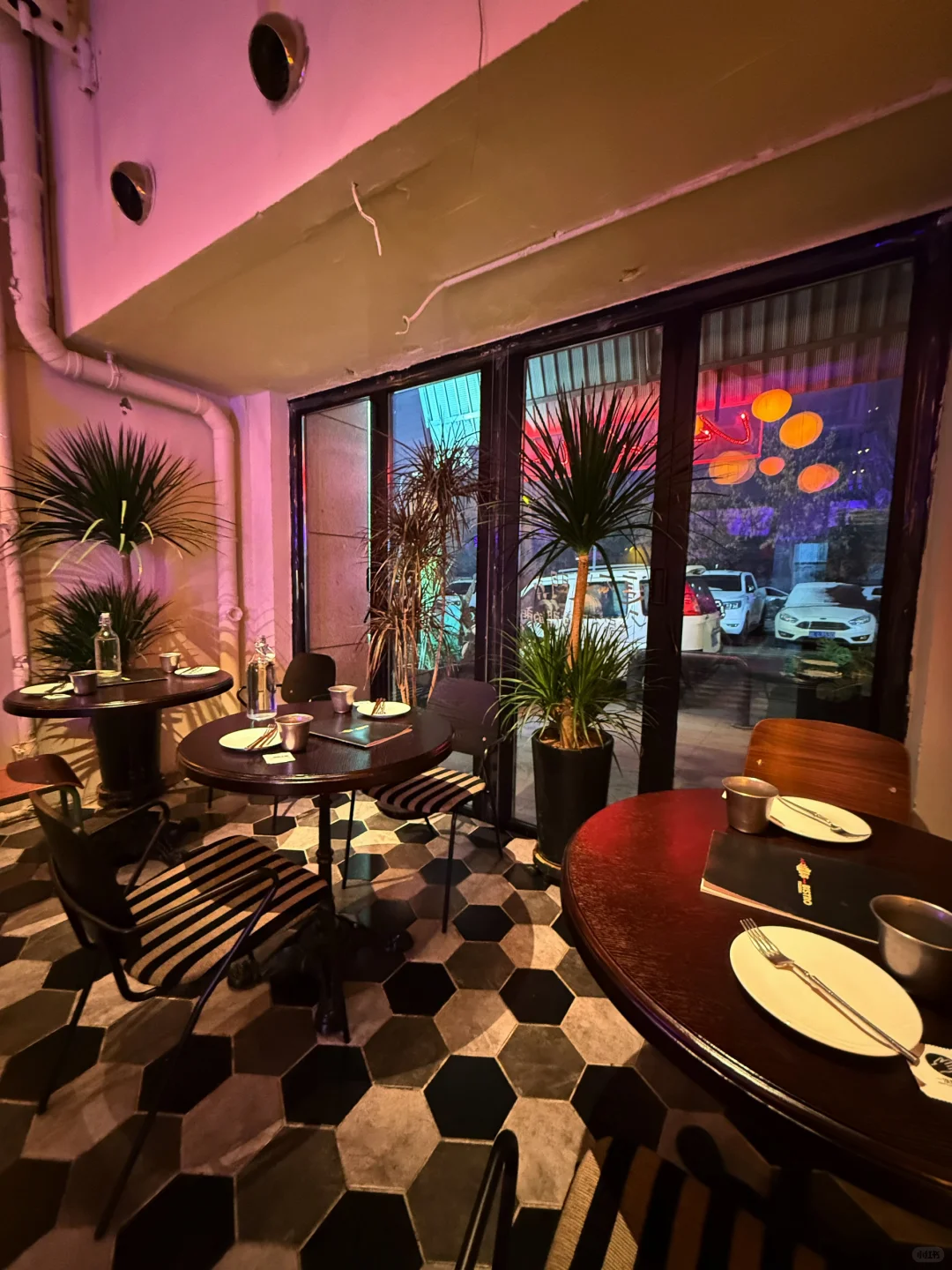 乌市年轻人请客新选择:炉师 Bistro氛围拉满