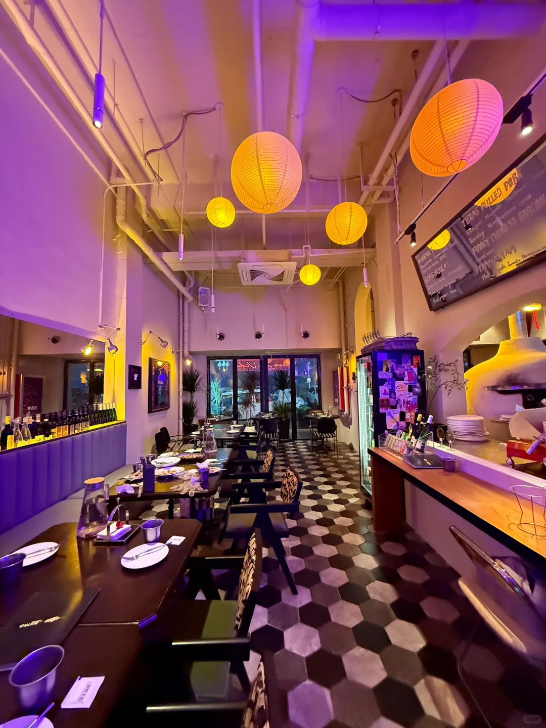 乌市年轻人请客新选择:炉师 Bistro氛围拉满