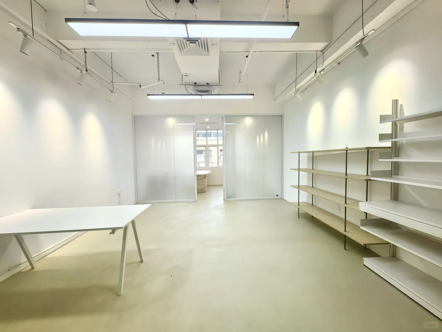  华侨城创意文化园102平米，精装 租金1W