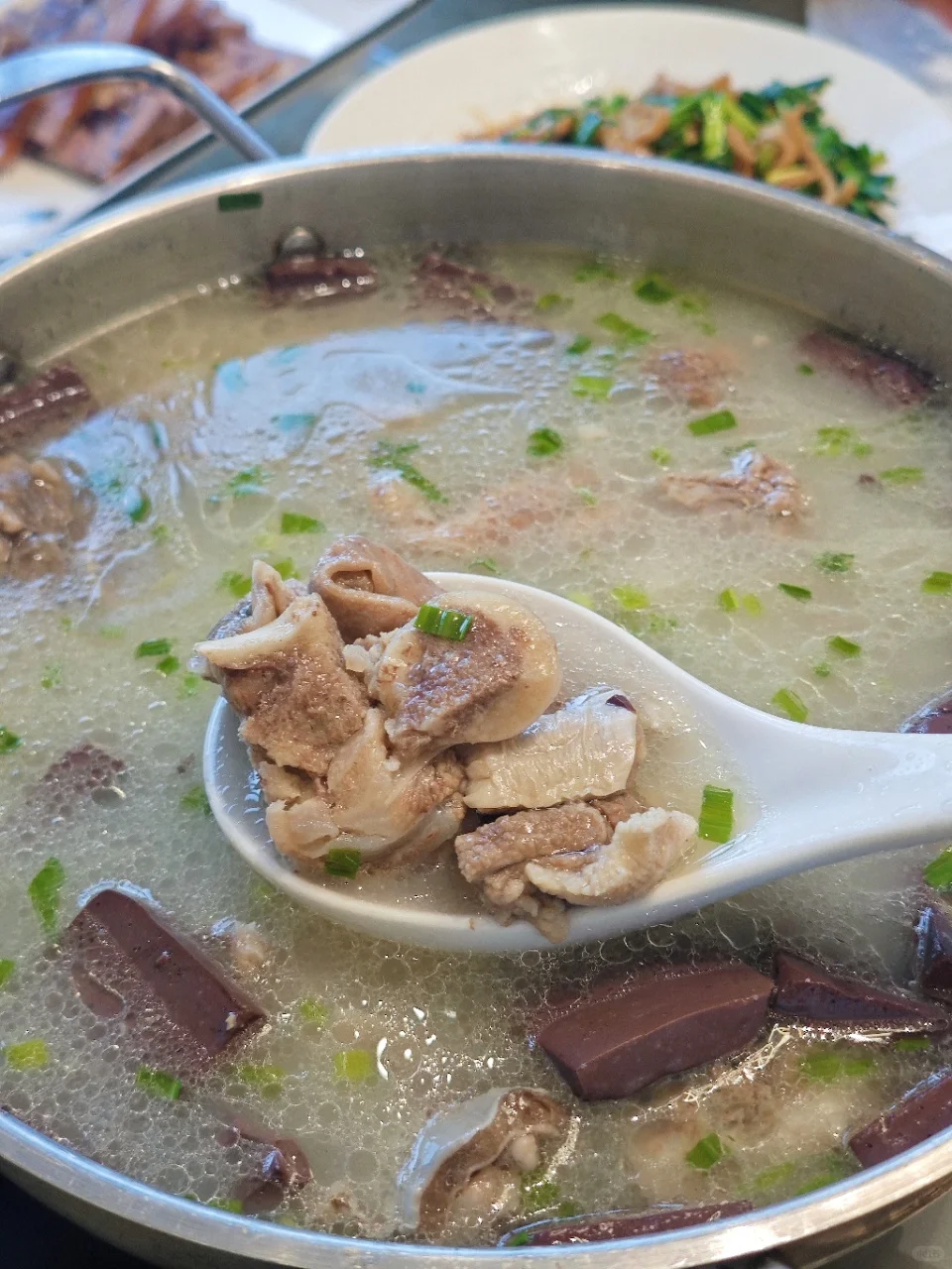 本地人带路才找到…穹窿山下的皇帝级羊肉馆