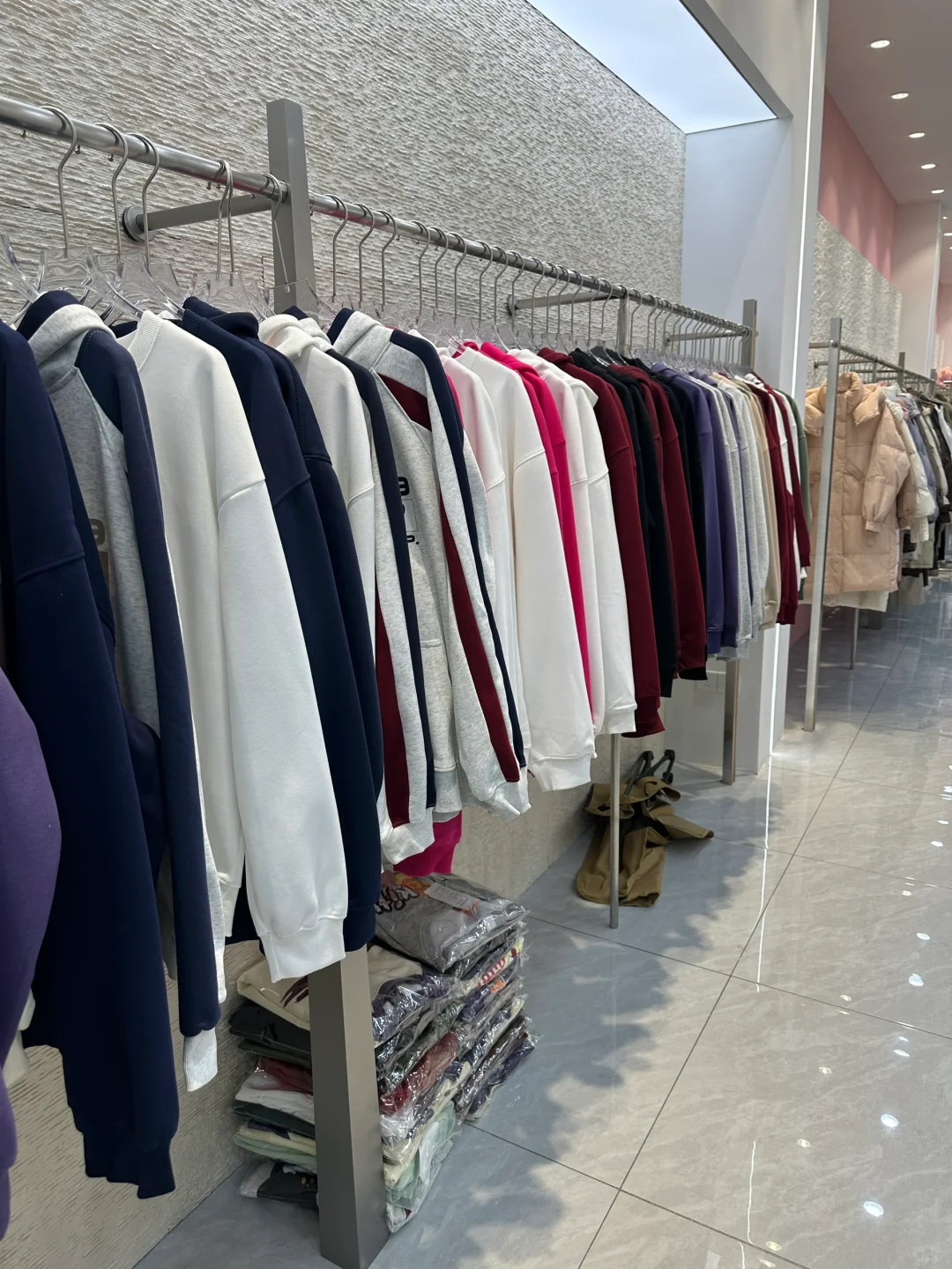 广州全品类女装货源 卫衣 休闲裤 外套 连衣