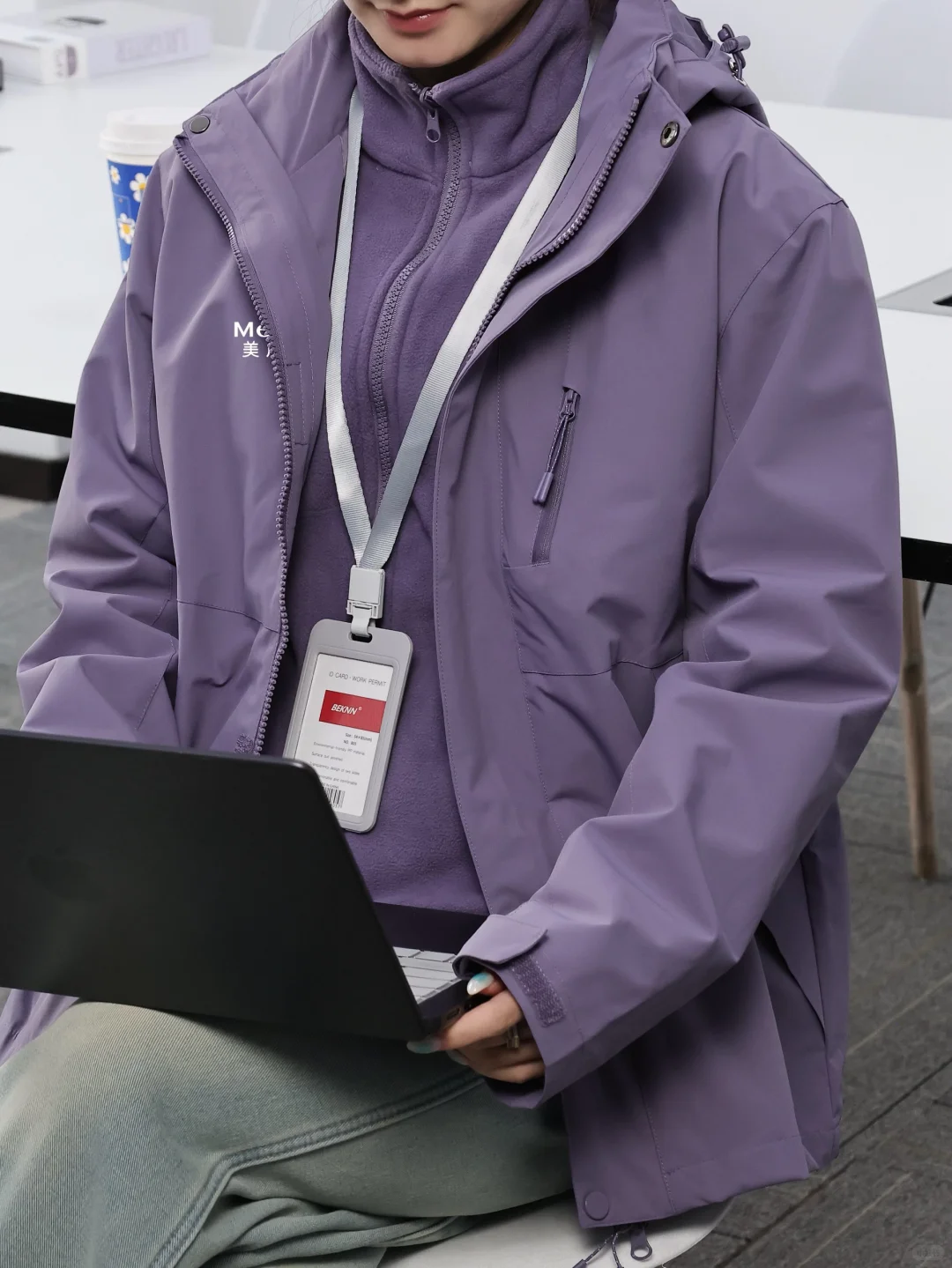 【冲锋衣定制】选企业VI色作定制方案也太绝了