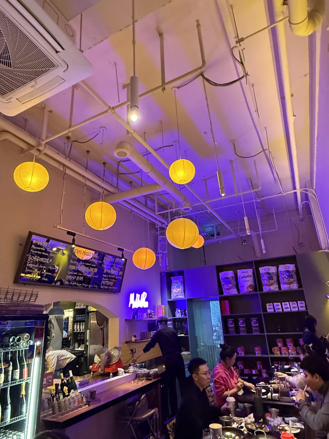 乌市年轻人请客新选择:炉师 Bistro氛围拉满