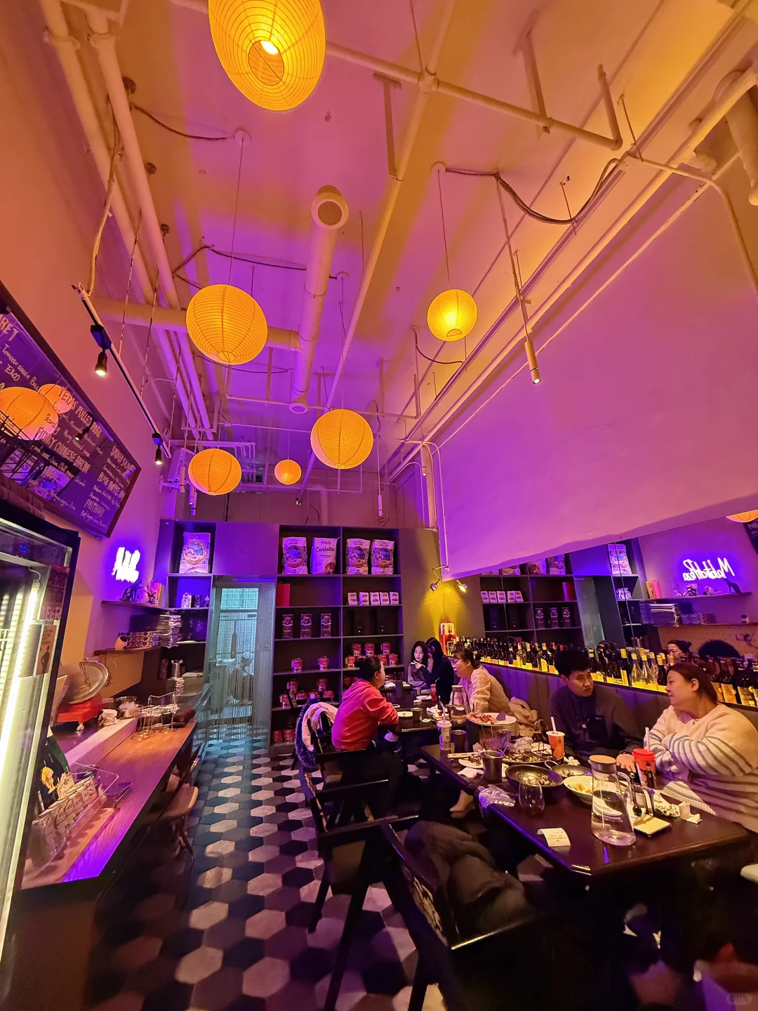 乌市年轻人请客新选择:炉师 Bistro氛围拉满