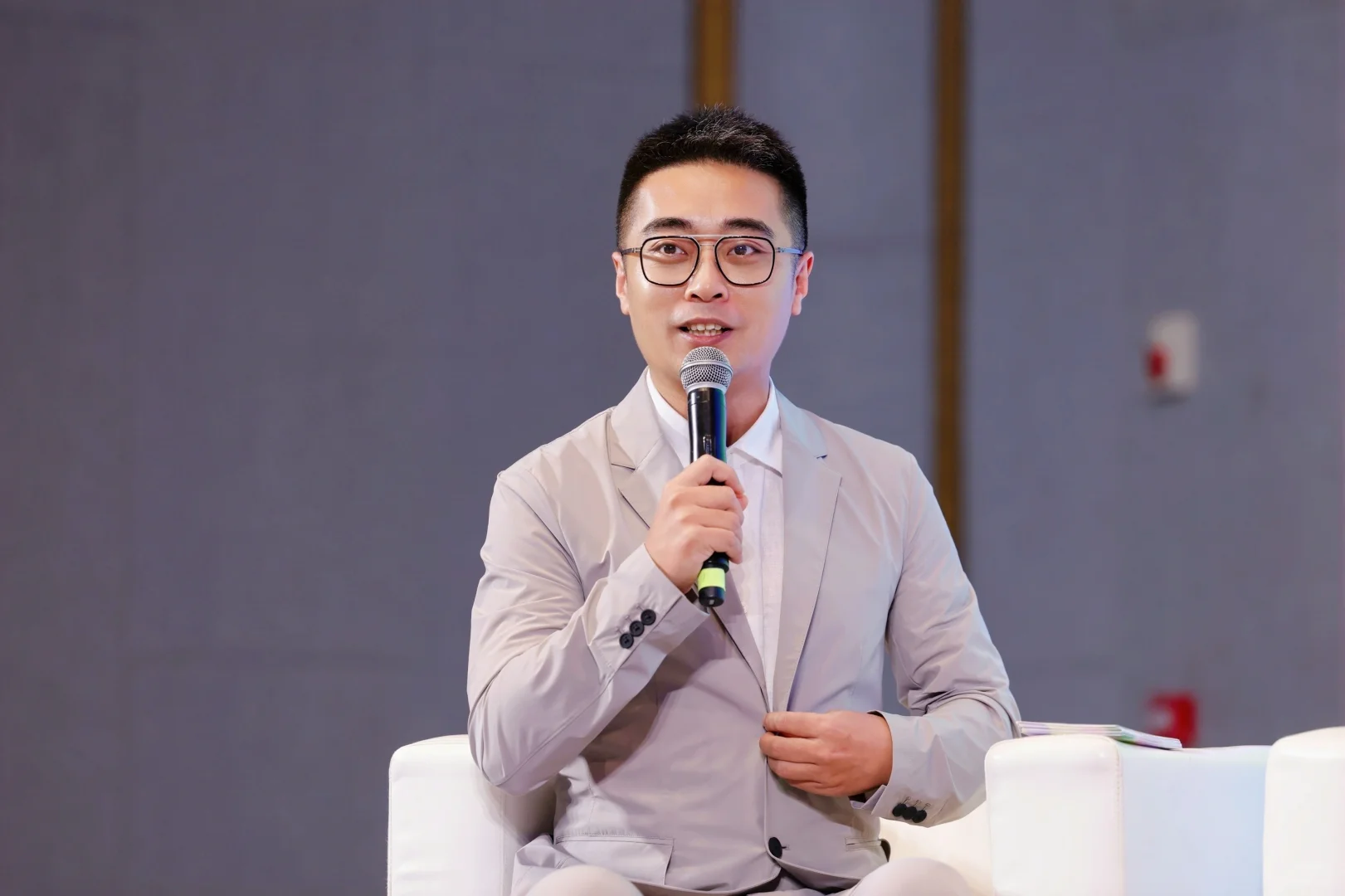 『抚痕绽放 · 育见她力量』